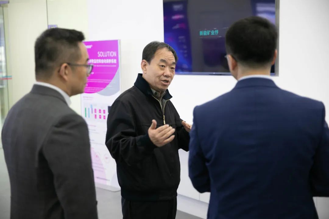 参观动态丨新奥集团董事局主席王玉锁一行莅临展湾科技考察指导