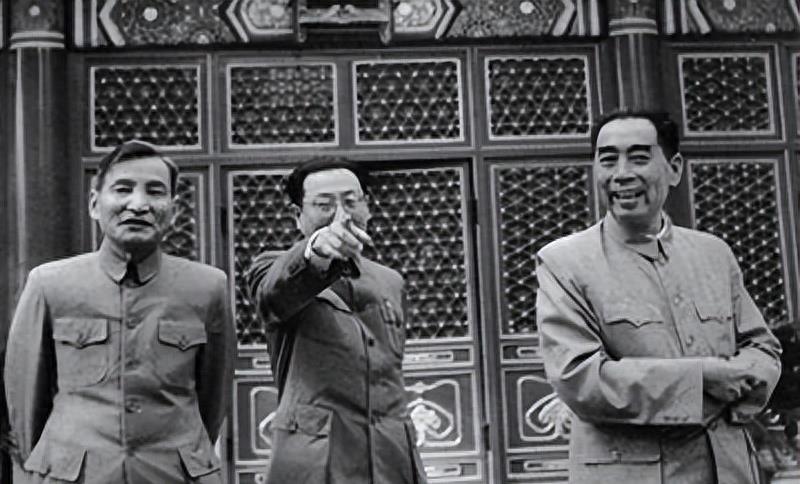 “中南海的秘密：为何不敢挂‘中央人民政府’牌？”