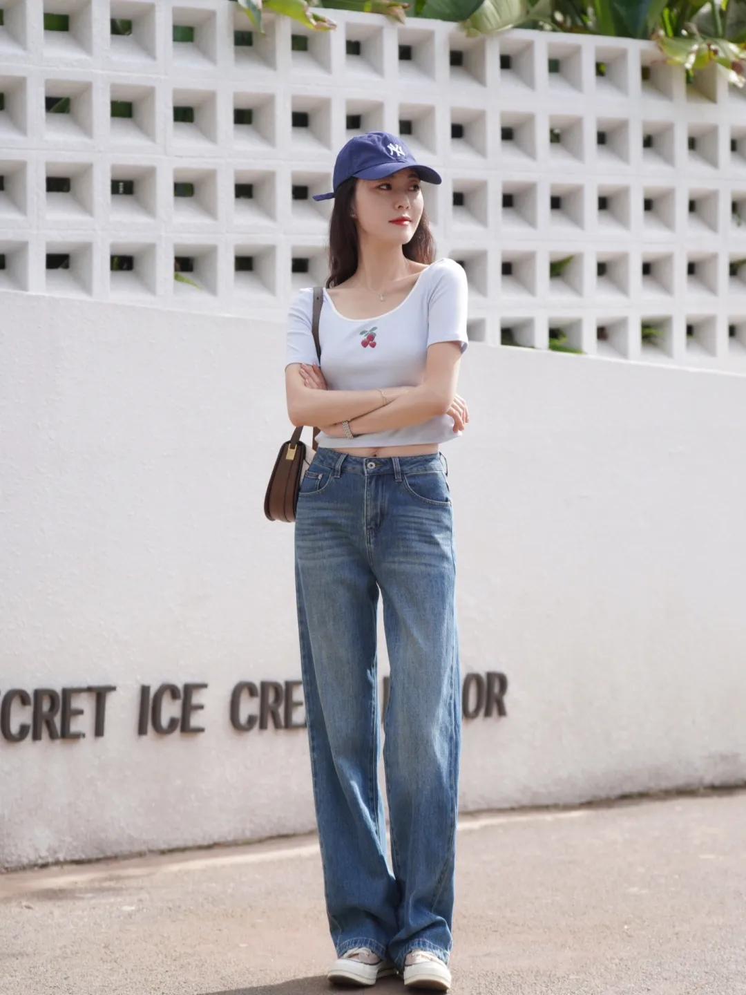 街拍穿搭休闲裤,街拍穿出来的衣服拥有潮流的气息