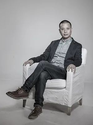 严谨细致的书法,水墨气韵生动的线描