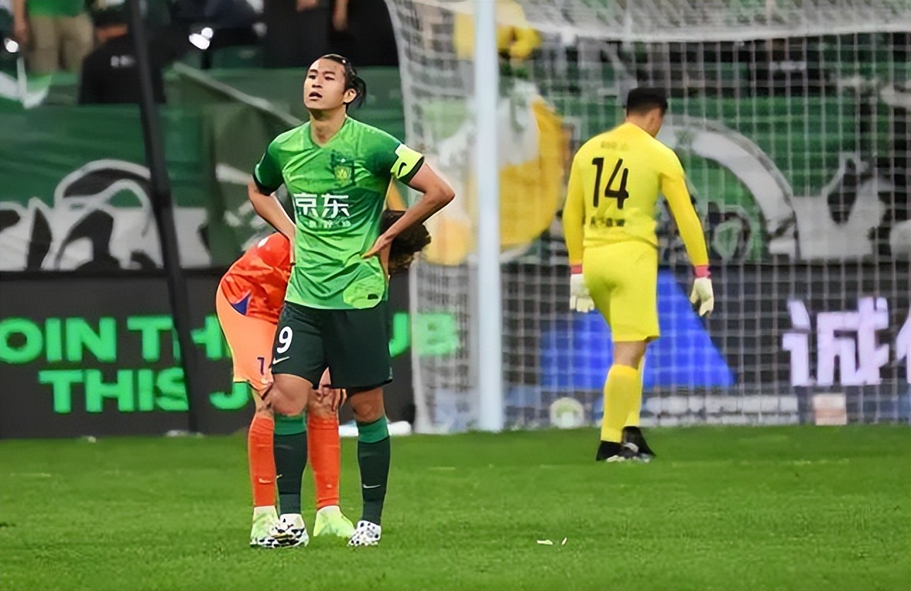 北京国安球迷现场助威最后的胜利,国安球迷攻陷人和主场