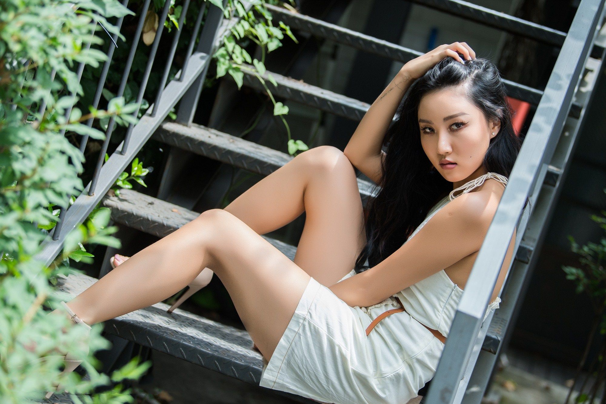 韩国女星舞台上，一摸一舔惹大祸，华莎涉演出淫乱罪被警方传唤