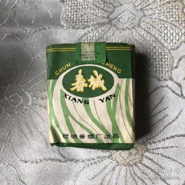 对越自卫反击战，前线战士都爱抽什么烟？女兵抽烟是为了“帮忙”