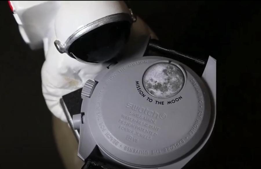 很多人排队抢购,欧米茄跟斯沃琪发布的联名款手表