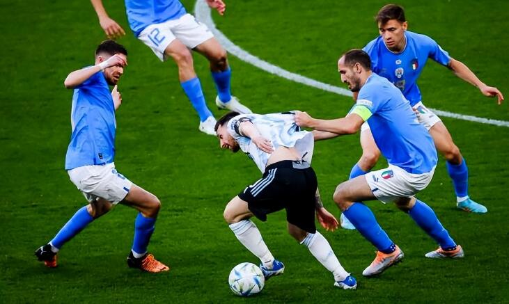 姆巴佩南美足球落后回击,乌拉圭爆冷击败巴西