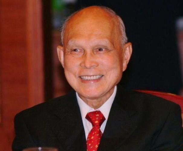 郭晶晶下嫁霍家后为何如此低调,下嫁霍启刚的郭晶晶曝光家庭地位