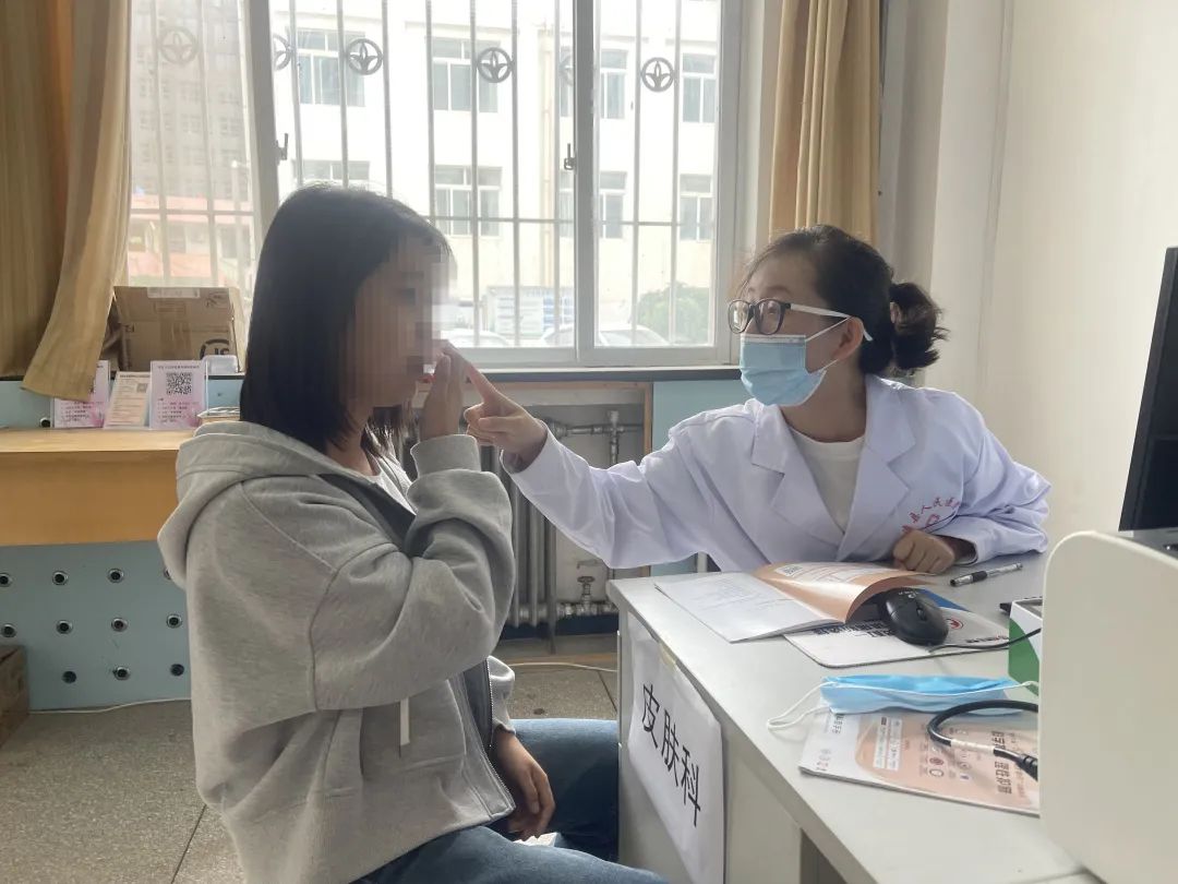 【2022支农报道19】甘肃宝石花医院支农帮扶队在漳县人民医院开展第五届“中国*疮痤**周”义诊活动