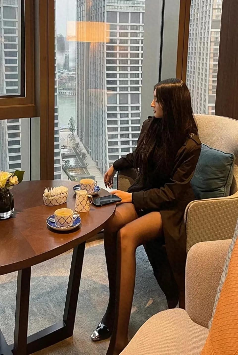 为什么女生穿袜子这么好看,夏天穿丝袜还是棉袜不会臭脚