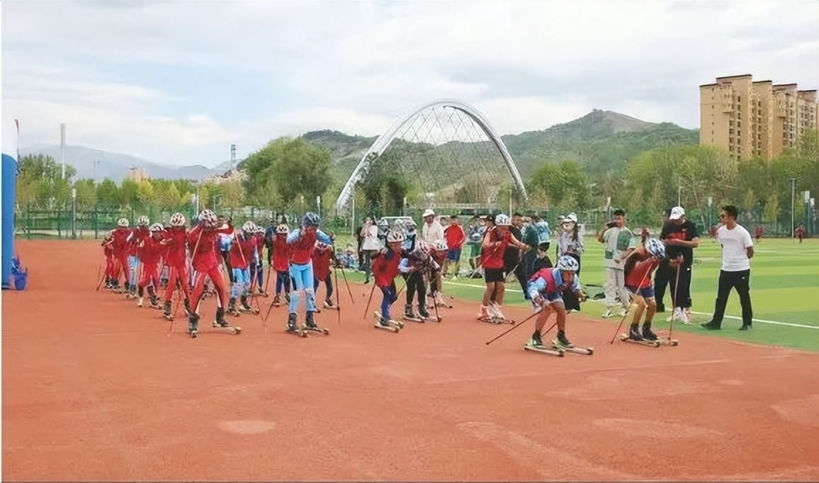 新疆阿勒泰体育场,阿勒泰市体育广场