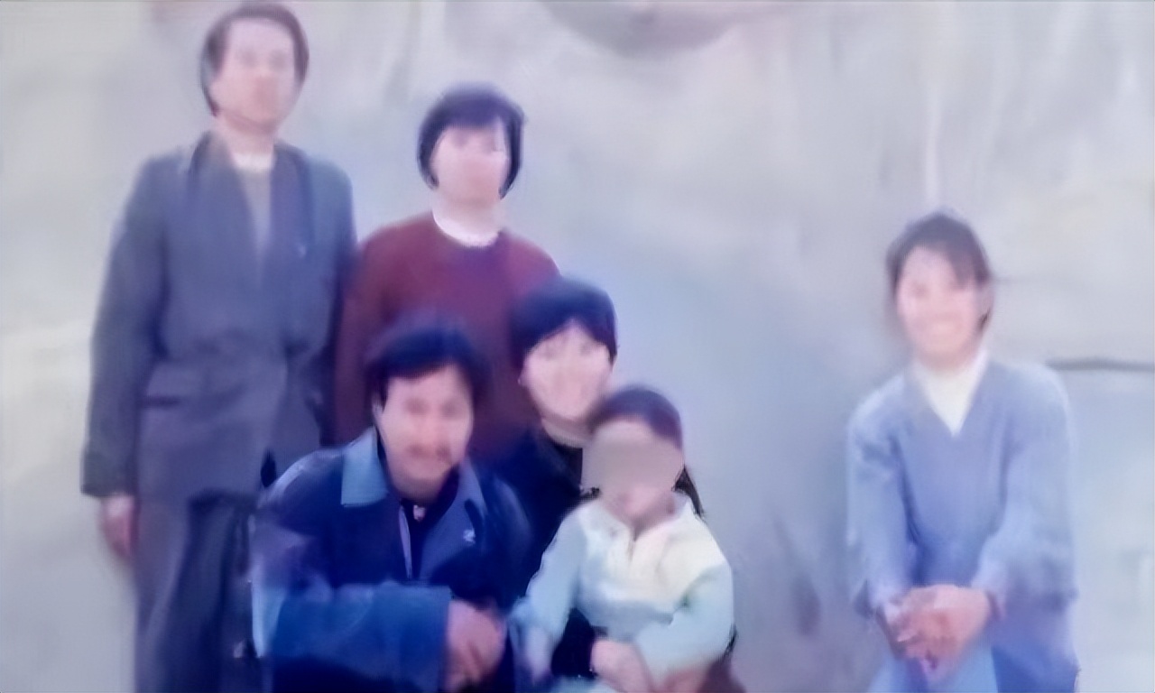 湘潭大学女教授和校门口摆摊的丈夫，女教授：他都是为了我