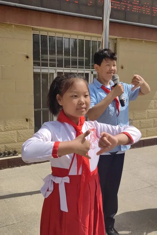 升旗仪式做文明有礼的儒雅少年,小学生文明有礼主题升旗仪式