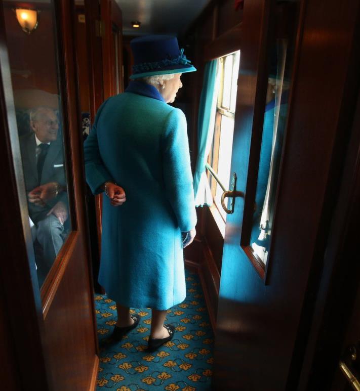 九十六张照片回顾英国女王的一生 (96张图看完英国女王的一生)