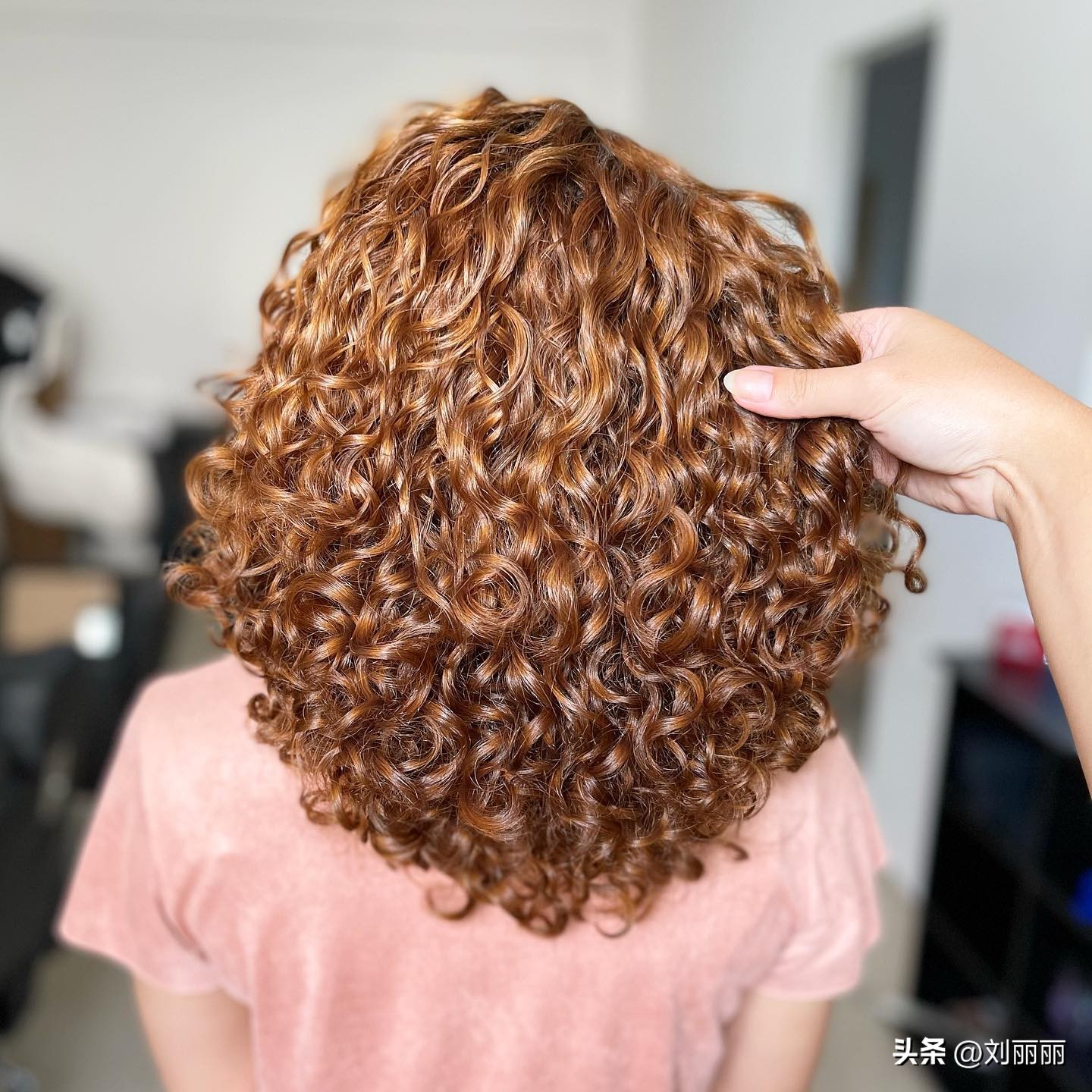 层次短发直发发型图片女,波波头短发烫发满头卷打理视频