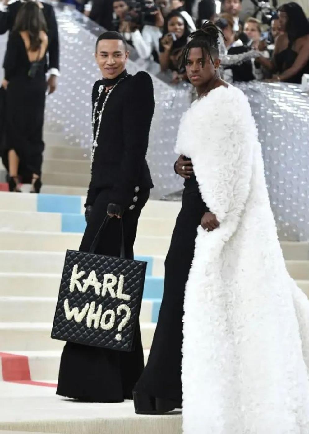 拖把头、海底生化人穿搭，美国这最受瞩目的一夜，如“群魔乱舞”