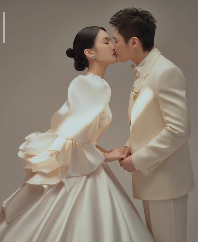 赵本山女儿晒结婚证件照,赵本山为女儿官宣恋情