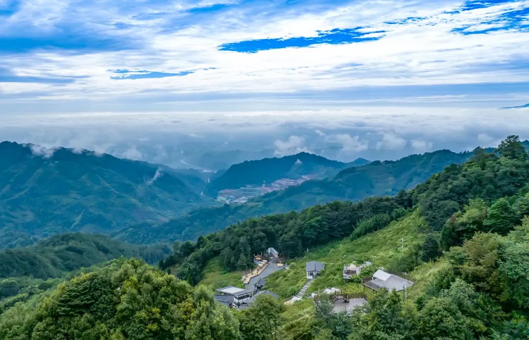 峨眉山旅游有哪些好玩的好吃的,峨眉山吃喝玩旅游攻略