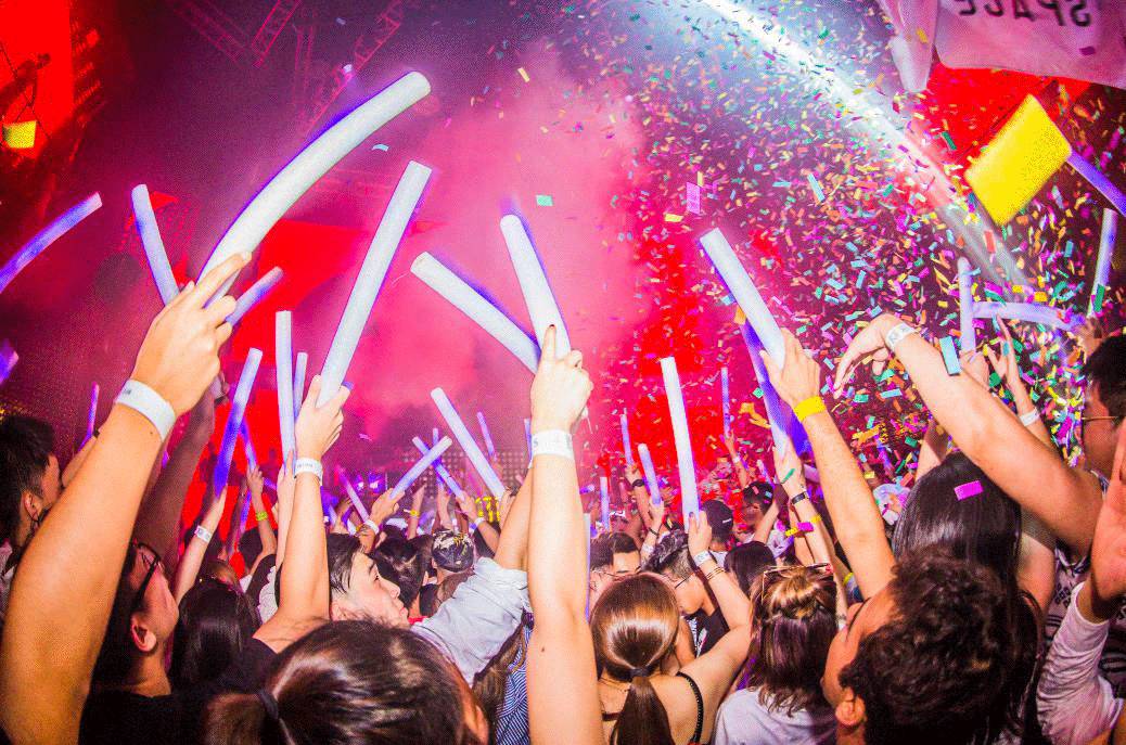 2021年，四川27岁无业游民，日入510万，民警破门逮捕时大受震撼