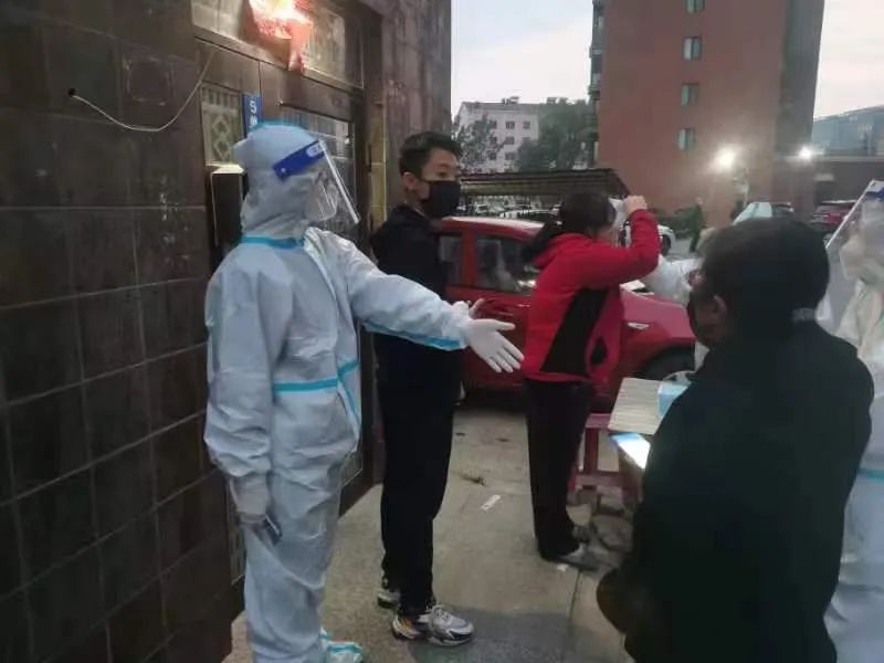 机关干部就地转为志愿者,机关工委党员志愿者