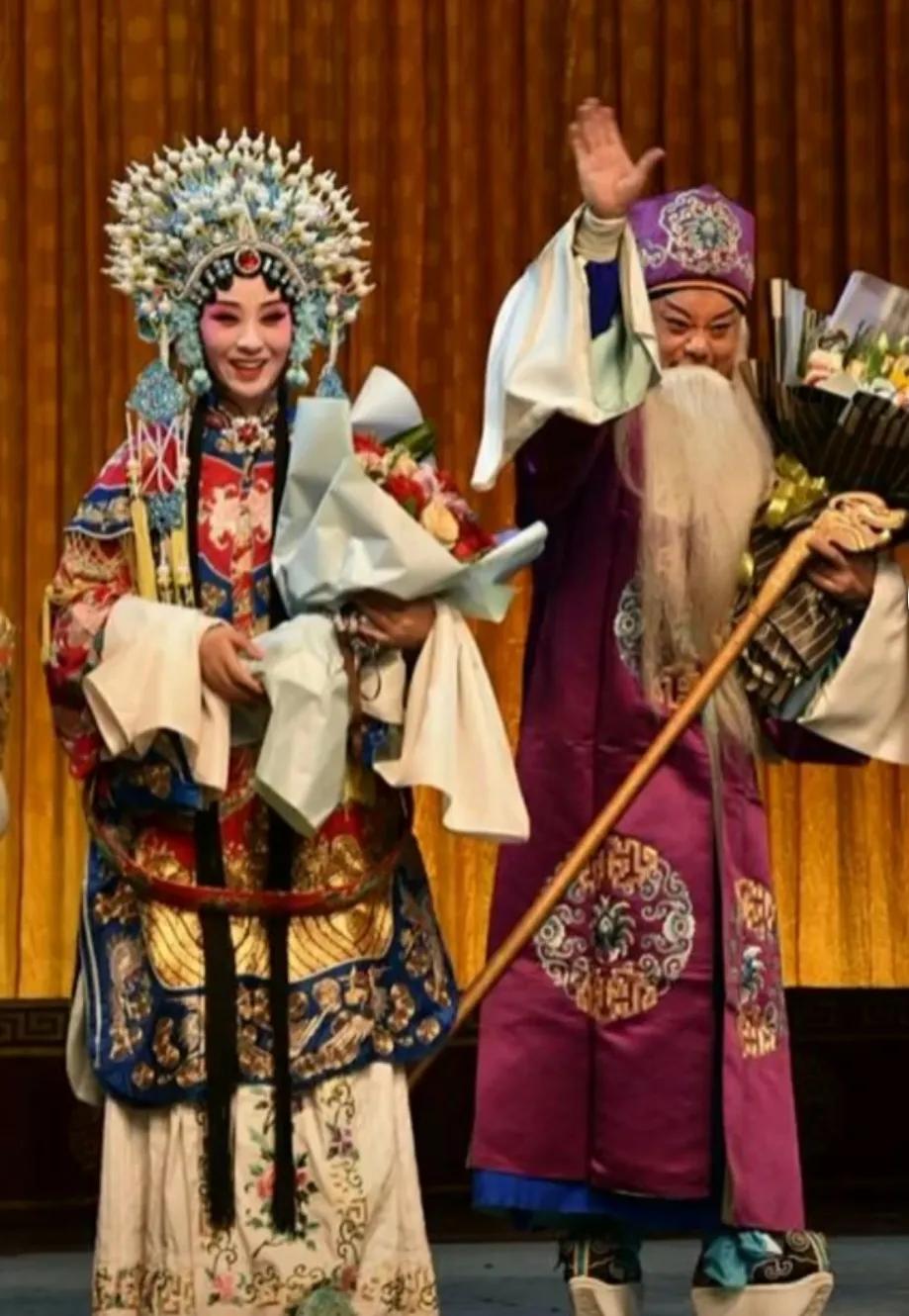 晋剧是父亲的喜好,80岁老爸爱唱晋剧