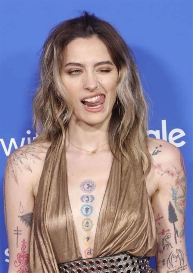 迈克尔杰克逊的儿女现在怎么样了,迈克尔杰克逊女儿纹身图案