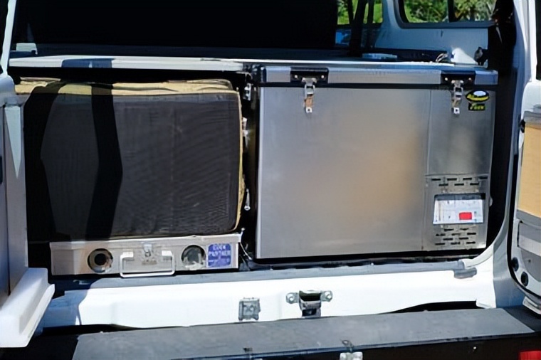 陆地巡洋舰7大洲探险 (陆地巡洋舰历史车型)