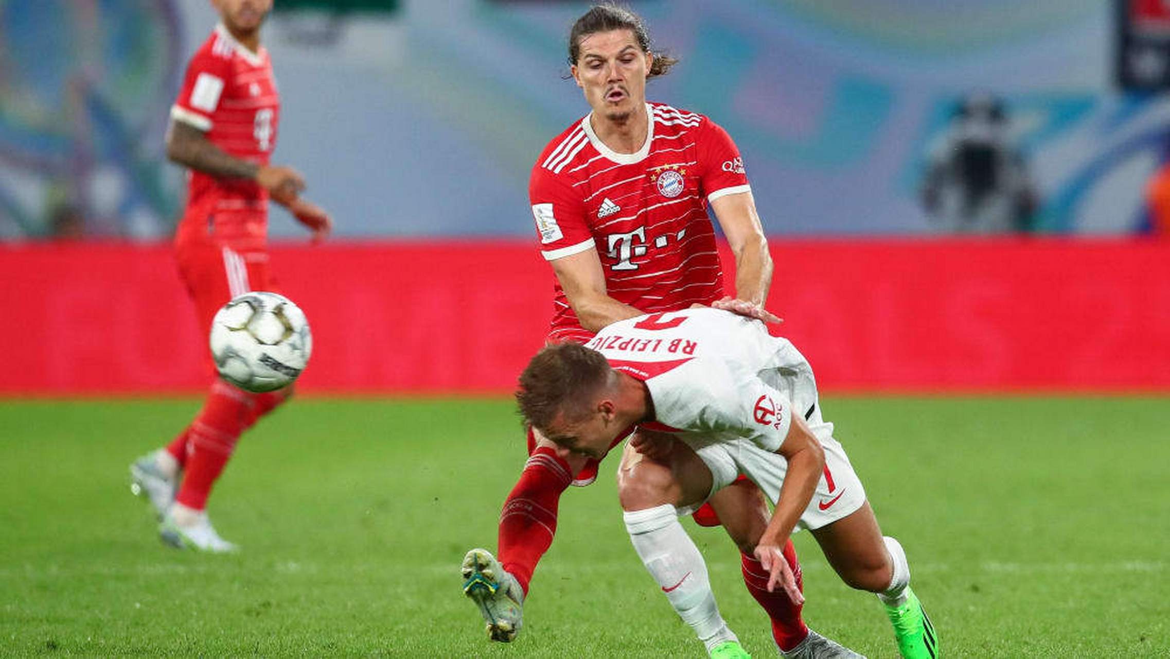 萨比策来曼联踢得怎样,曝曼联满意萨比策表现