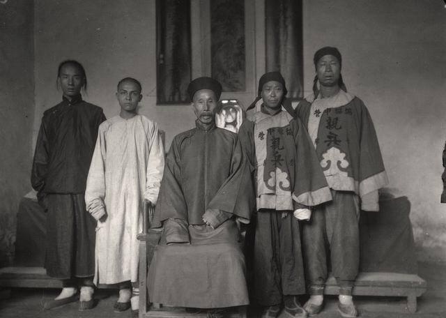 日军日记：*安妇慰**不服从管教，我很愤怒，用*刀刺**插入她的*体下**