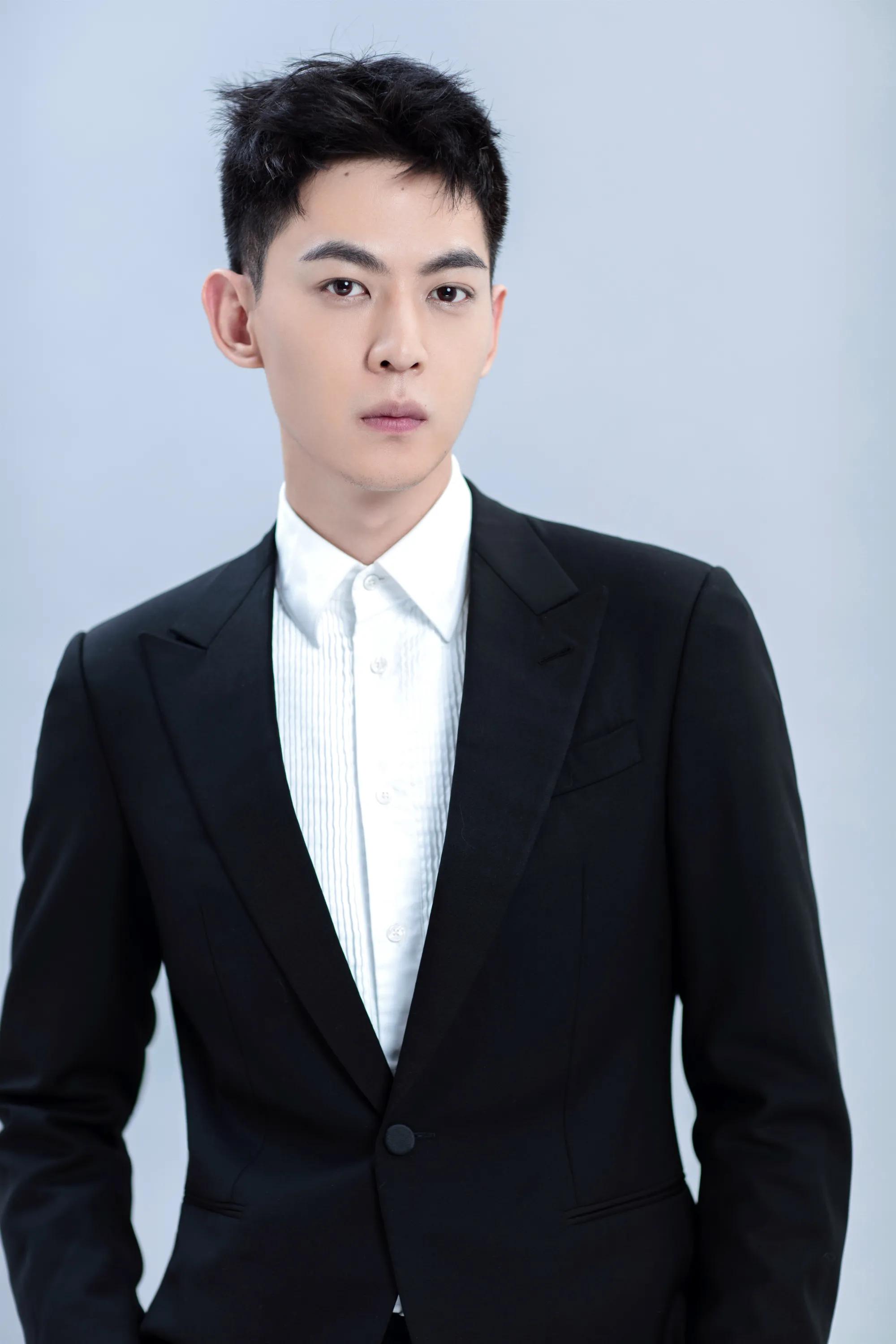 王子奇张凌赫黄景瑜,黄景瑜张凌赫