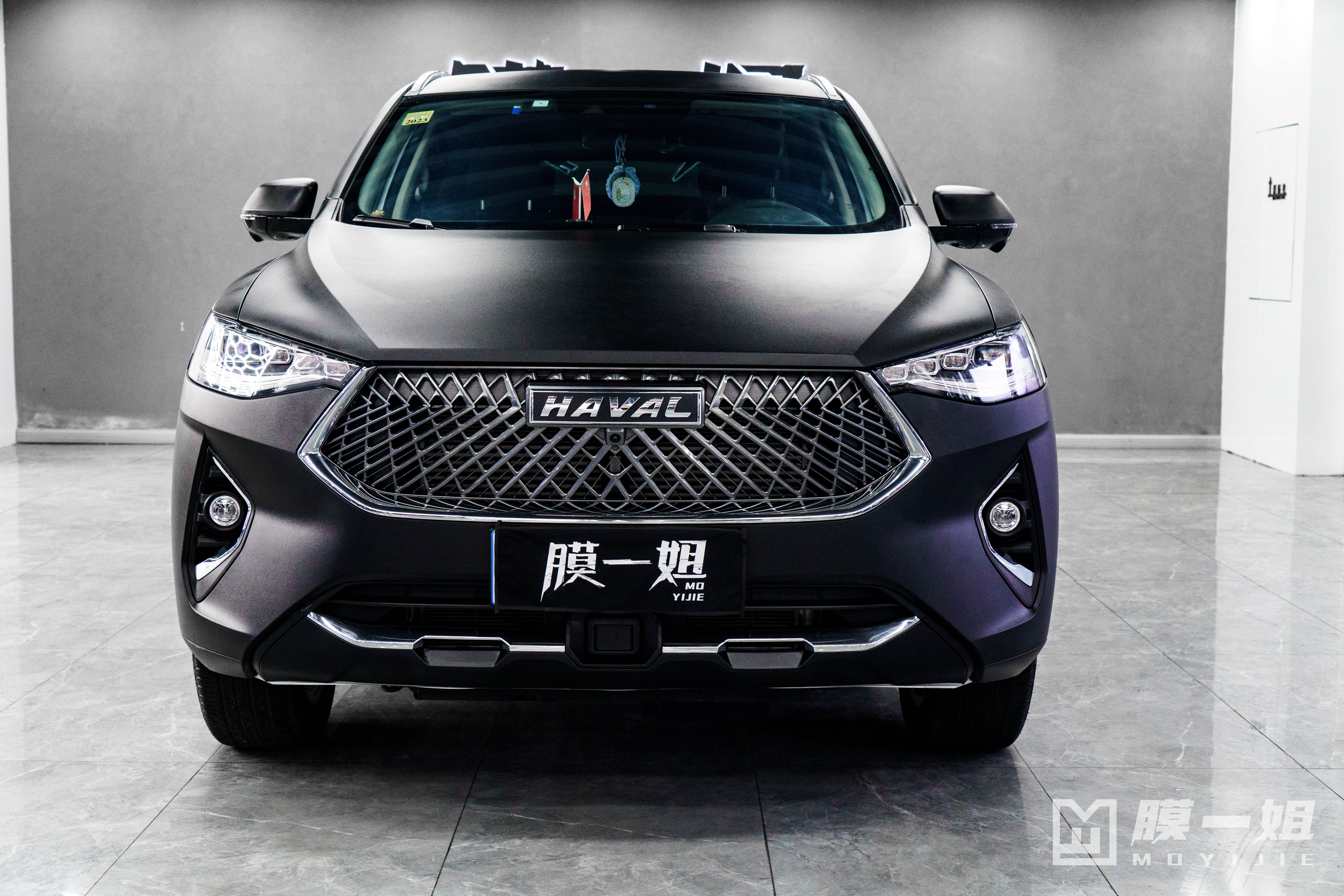 白色哈弗f7x改色膜黑白渐变,哈弗f7x黑武士改装什么颜色好看