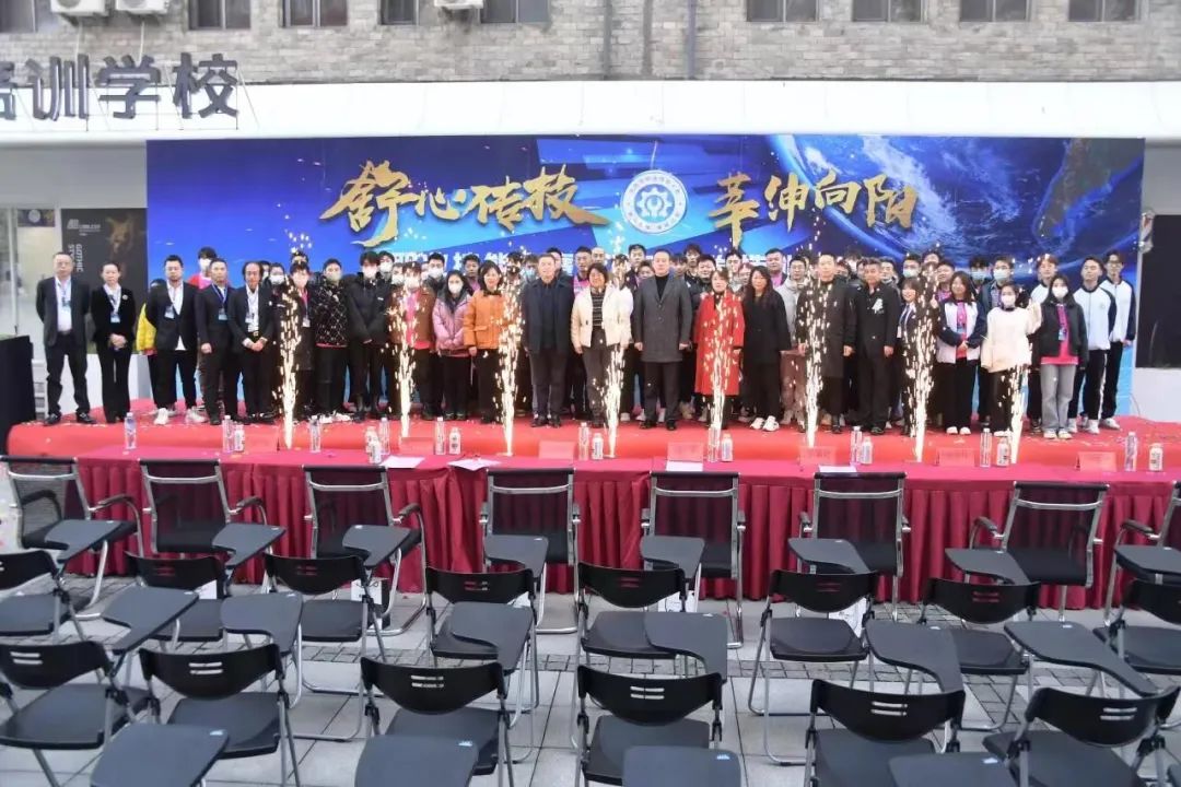 一朝亮“剪”技能比“美”“舒心传技莘绅向阳”职业技能大赛美发赛项决赛开赛