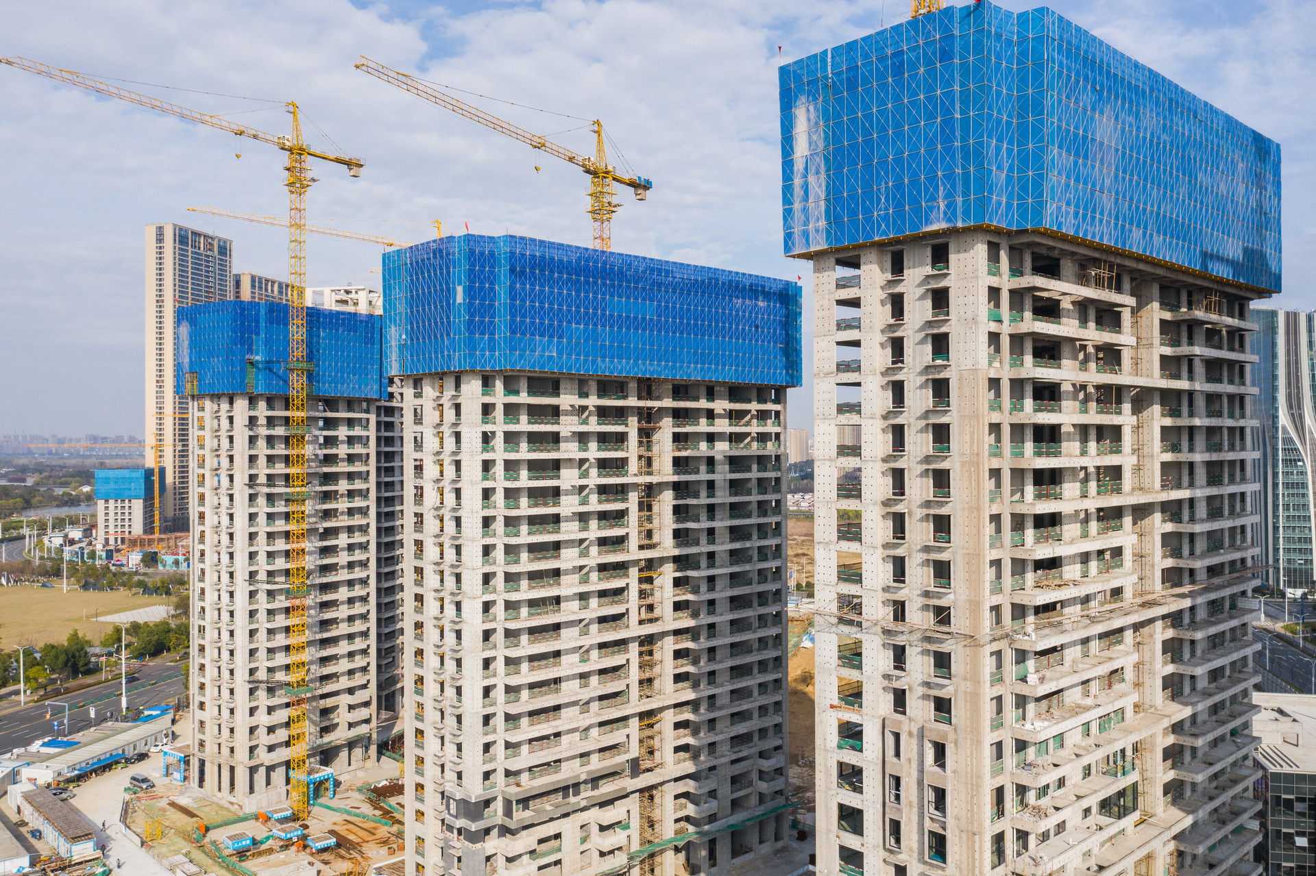 深圳龙华新房迎来打折潮,深圳新房迎打折潮有楼盘买一送一