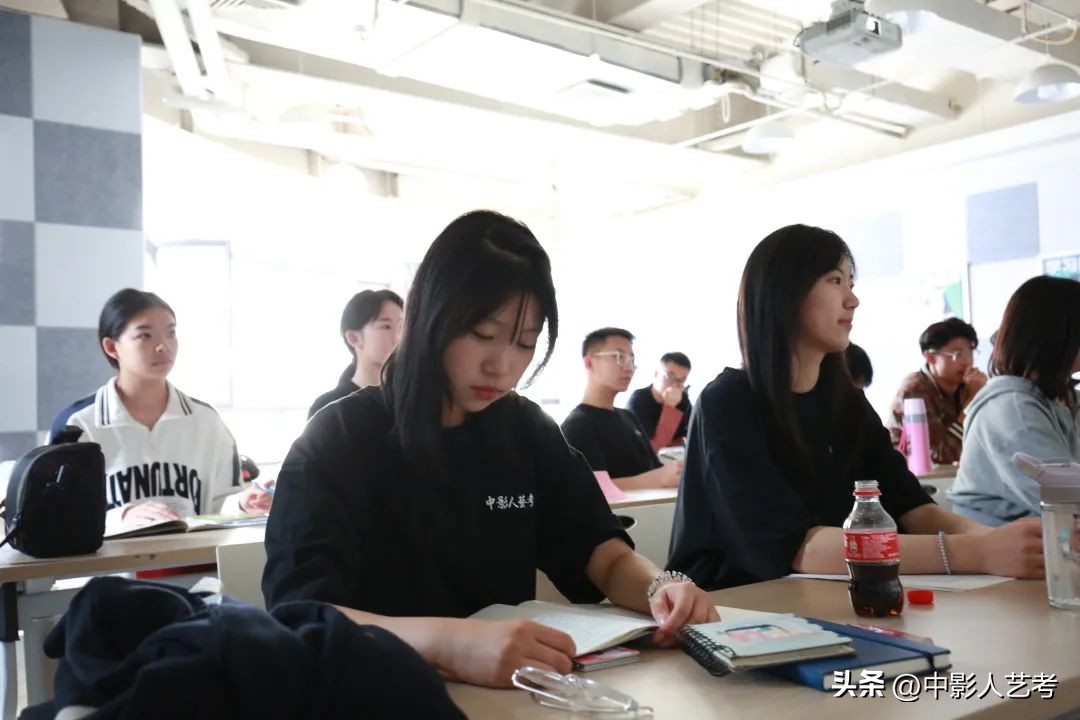 学播音就业前景,双语播音就业前景