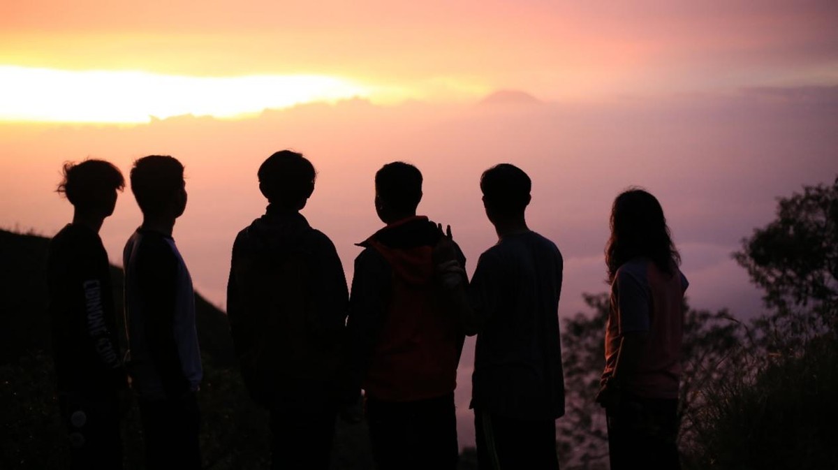 现在的九零后想开了：只要不婚不房，人生任我癫狂