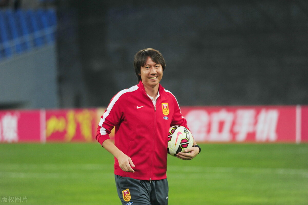 冯潇霆谈国足与日韩差距,冯潇霆对话国足完整版