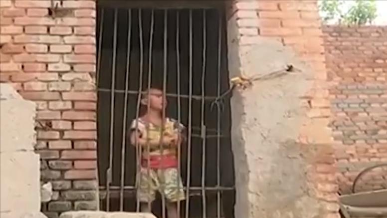 小孩爸爸被关在小黑屋,父亲把儿子关进小黑屋电视剧