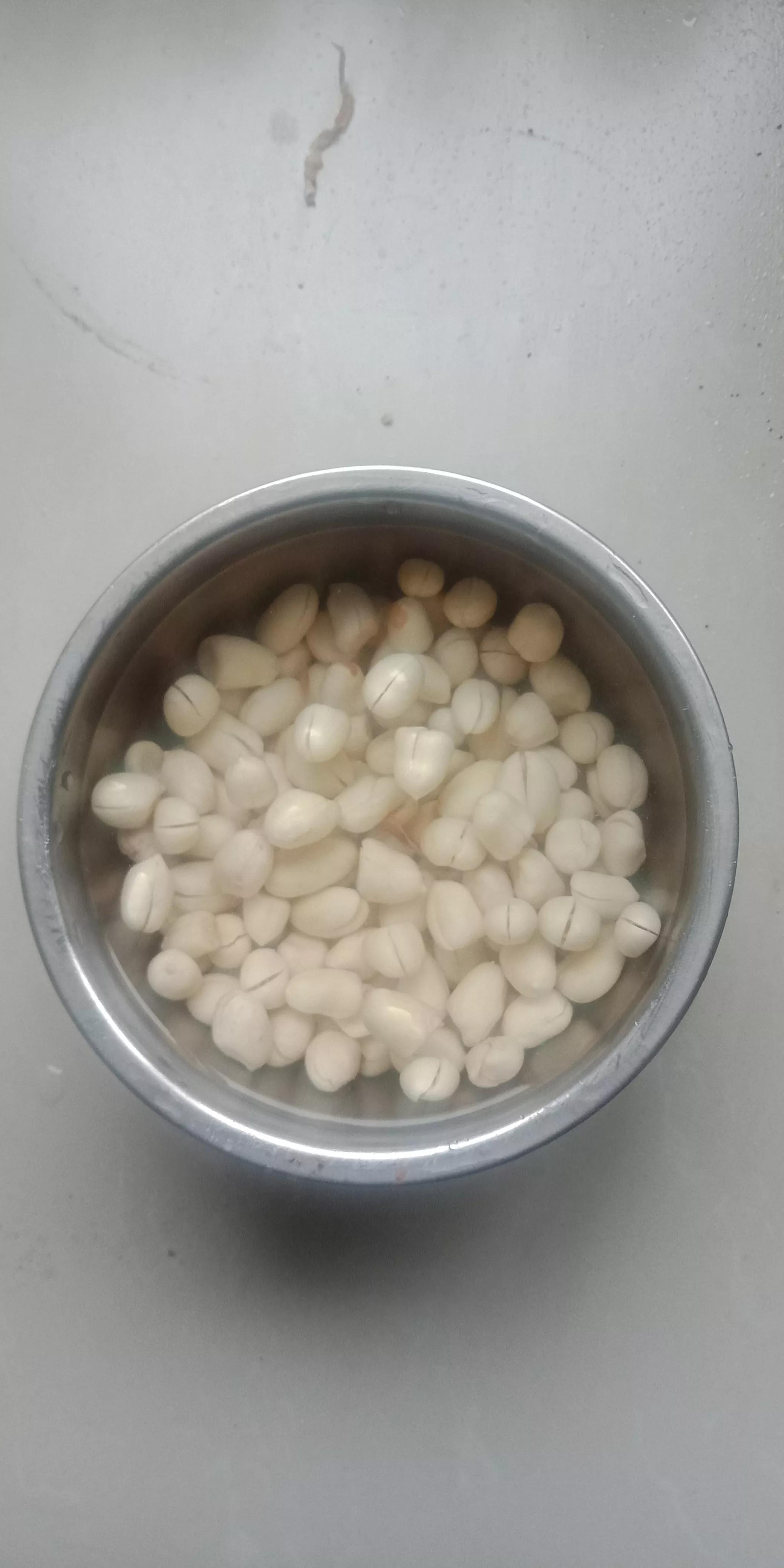 炖菜一定要定个闹钟，今天又把花生米给炖糊了