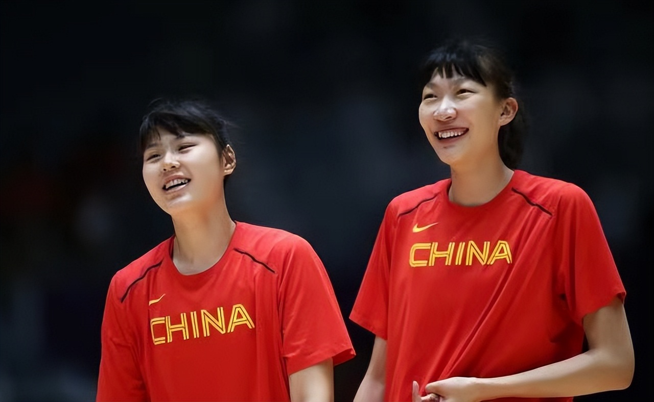 女版姚明14岁女孩身高2米26轰42分,姚明2米17岁