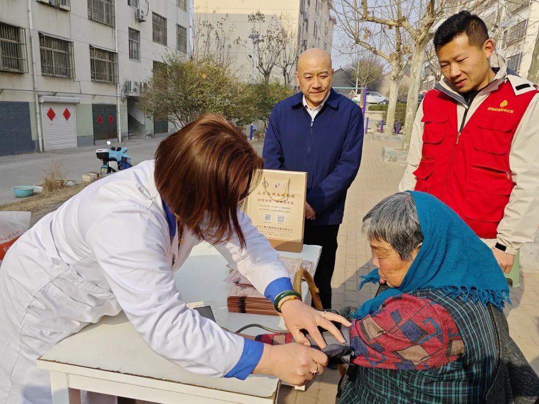 蒙阴街道新华社区:弘扬雷锋精神,服务居民群众
