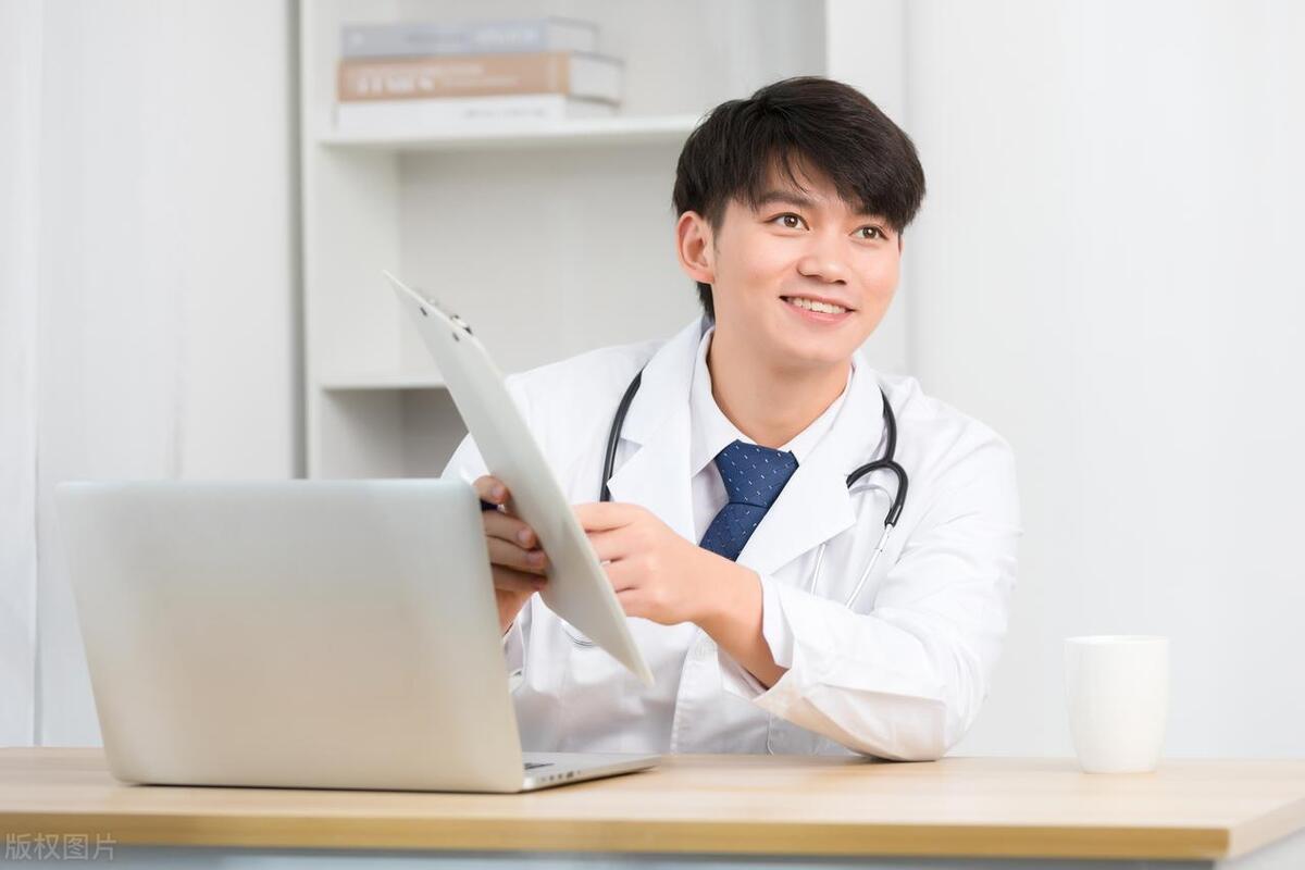 张雪峰自曝因劳累过度被强制住院,张雪峰学医康复