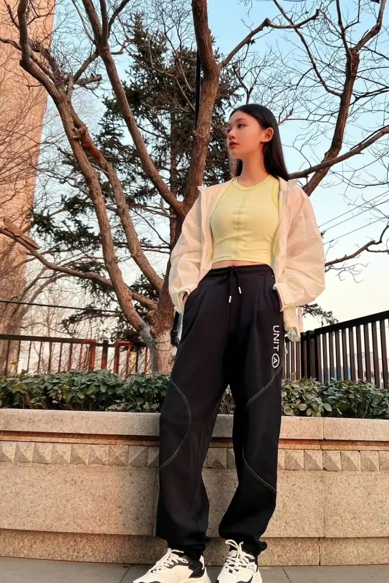 2023年四月旅游穿搭,四月穿衣笔记浪漫春日的十套穿搭