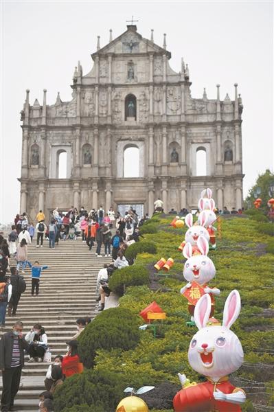 天然加油机！香港对内地具有天然吸引力，多行业吸引内地入港如潮