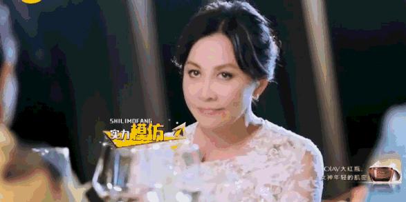 刘嘉玲与梁朝伟恩爱合照穿小香风,刘嘉玲梁朝伟红毯动图