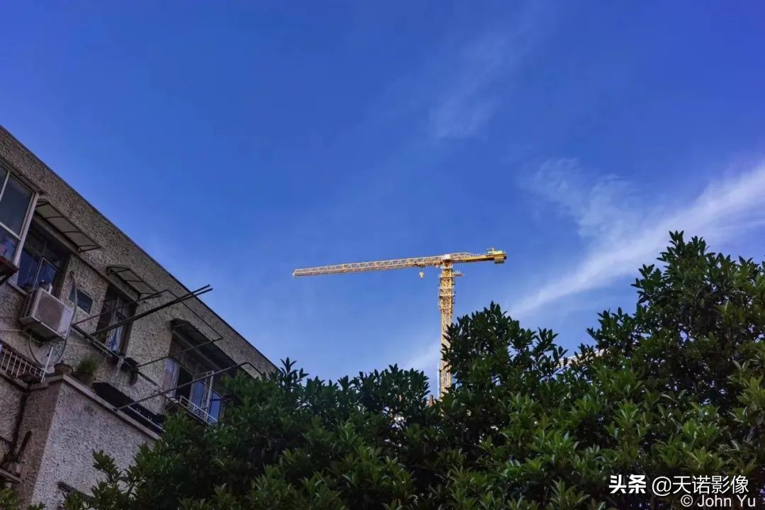 理光GRIIIX相机，可装进口袋的高画质扫街神器