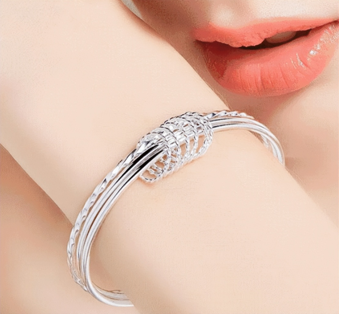 戴纯银首饰为什么变黑,纯银首饰戴上为啥那么好看