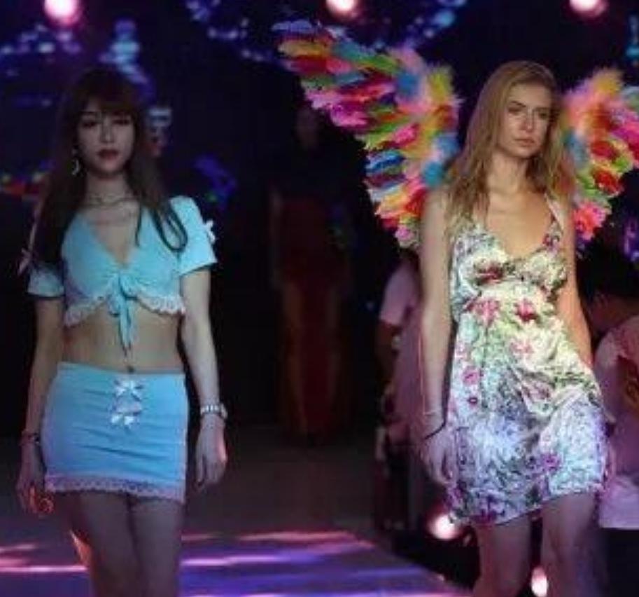 90后卖内衣一个月回本20万,90后小伙做衣服生意