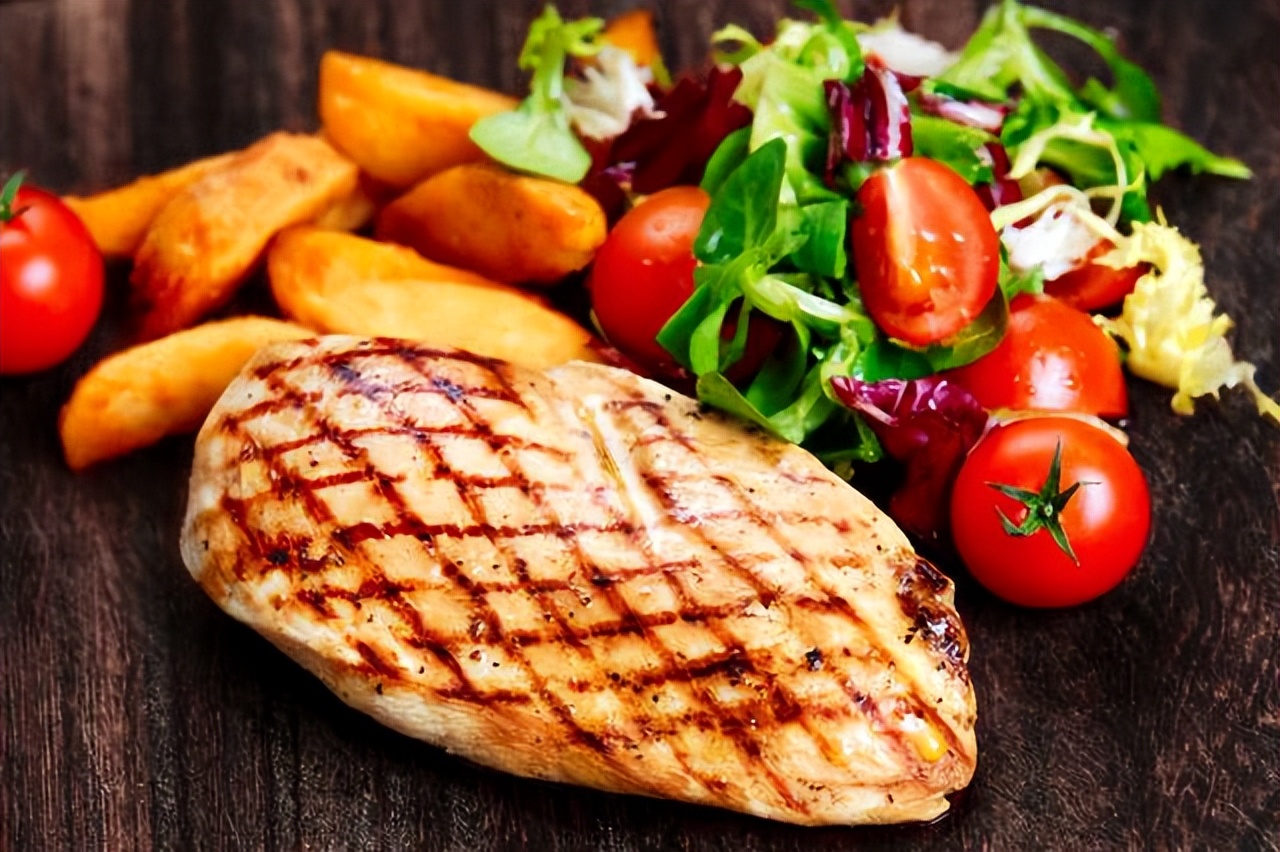 老人不吃肉寿命长吗,82岁的老人骨折适合吃什么