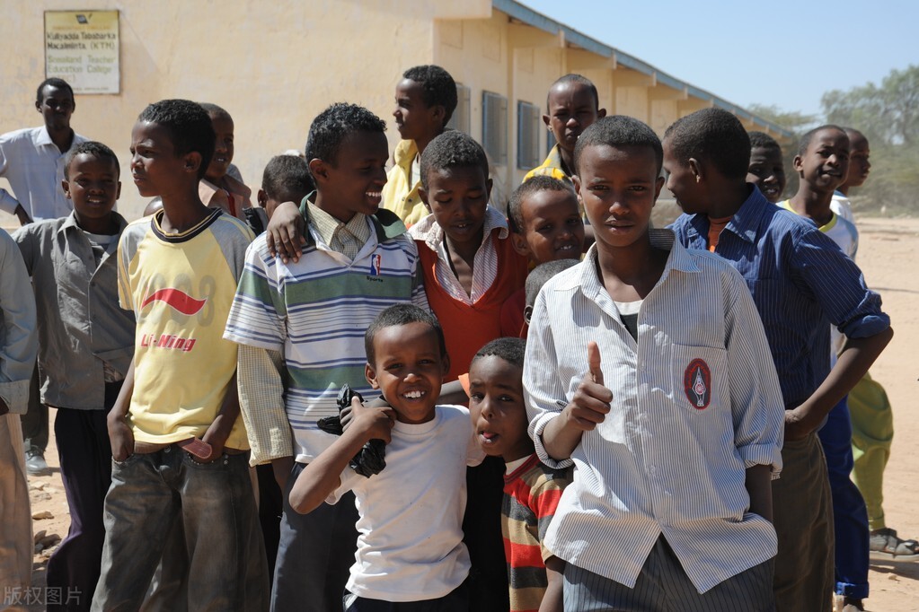 舰在亚丁湾,海盗去索马里