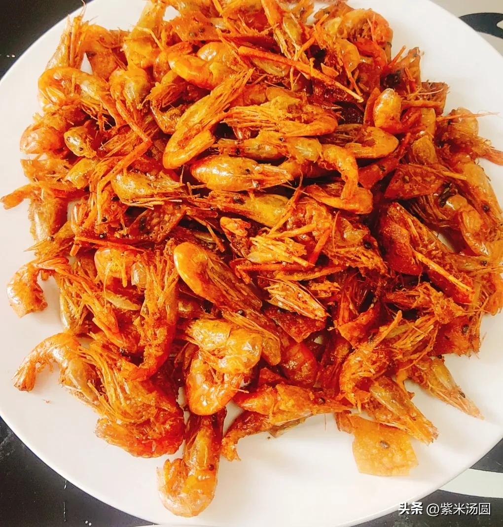 孩子有假期，妈妈没假期，坚持每天做好一日三餐，炸河虾很受欢迎