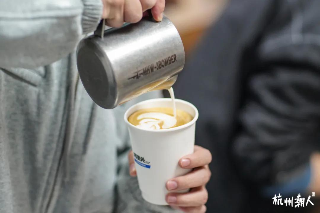 杭州「社区咖啡」大佬，打工人的续命水上新了