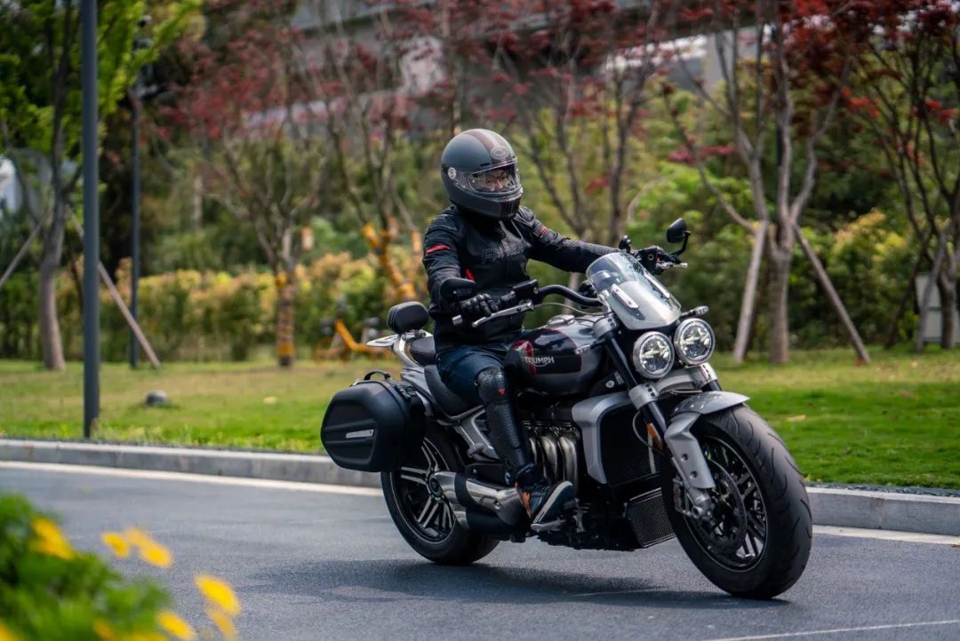 凯旋火箭3优缺点,火箭凯旋3新款试驾